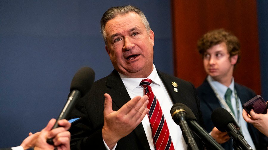 House Republicans divided over ballroom security funding