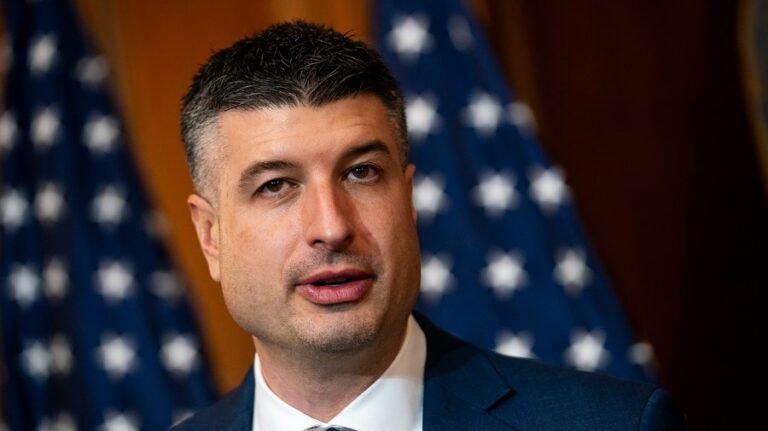 House Republican introduces bill that includes strict limits on Iran war