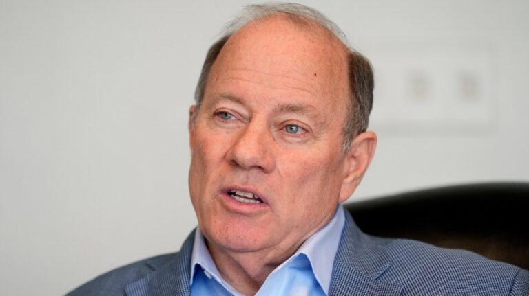 Former Detroit mayor suspends independent bid for Michigan governor