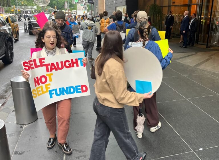 American Folk Art Museum Workers Picket Gala, Calling for Higher Wages