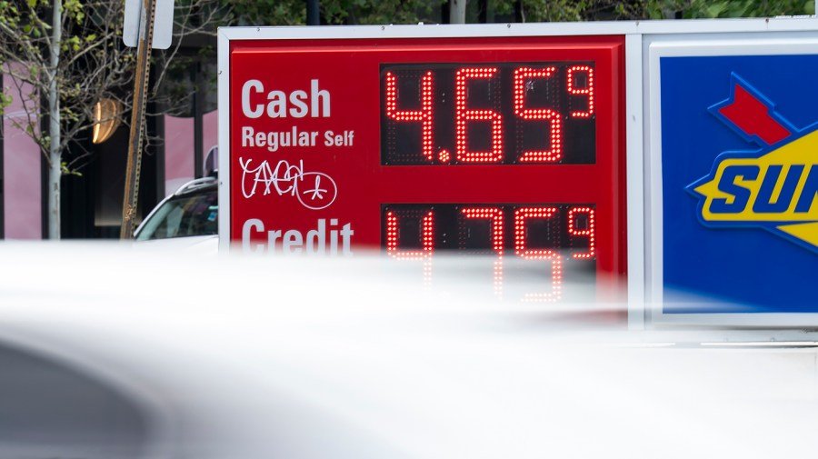 Drivers face high prices ahead of Memorial Day