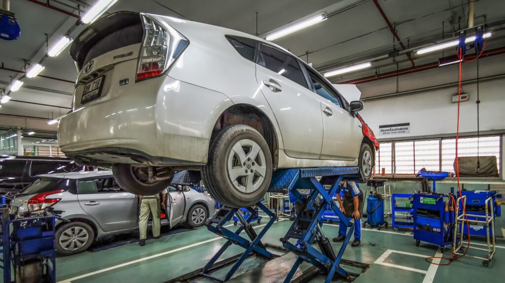 Here's What Happens When A Hybrid Car's High-Voltage Battery Runs Out Of Power