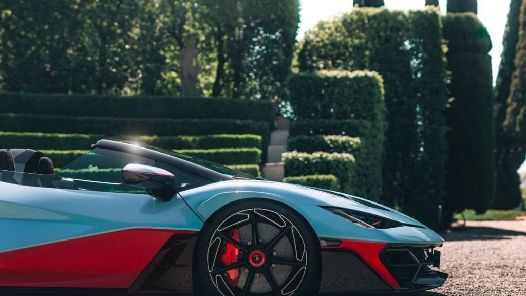 Lamborghini Fenomeno Roadster Revealed with 1,065-HP V12 and Weird Side Windows