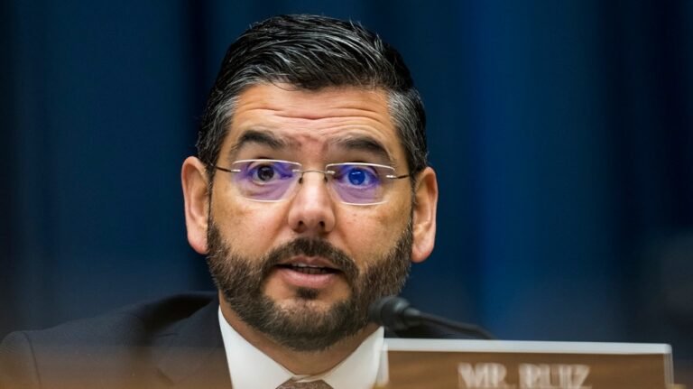 Lawmakers, health leaders make bipartisan push to expand clinical trials access