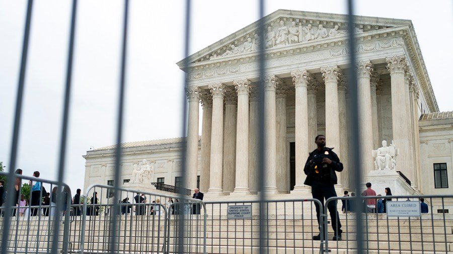 Supreme Court lifts block on Alabama Republicans' map