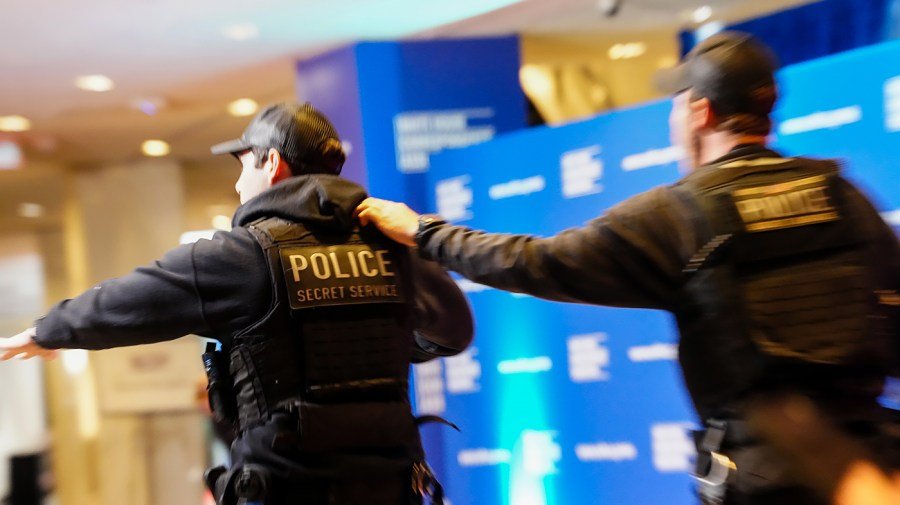Democrat, Republican team up on bill to remove Secret Service from DHS
