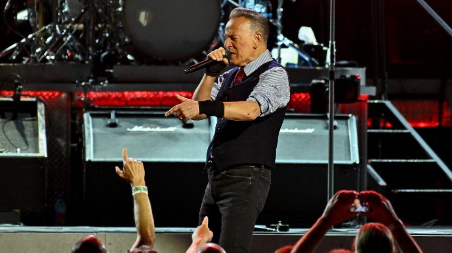 Springsteen calls Trump ‘racist’ and ‘treasonous’ at DC show