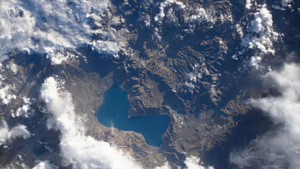 Weak Faults Play a Strong Role in the Tibetan Plateau’s Deformation