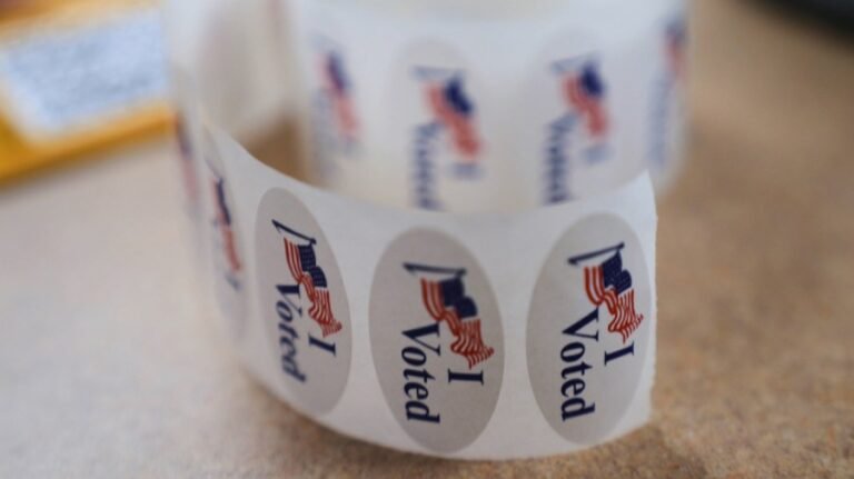 52 percent say Democratic presidential nominee should move party to center