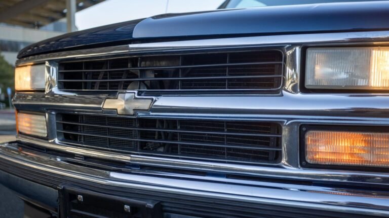 The GMT400 Suburban Is Quietly Becoming The Next Squarebody