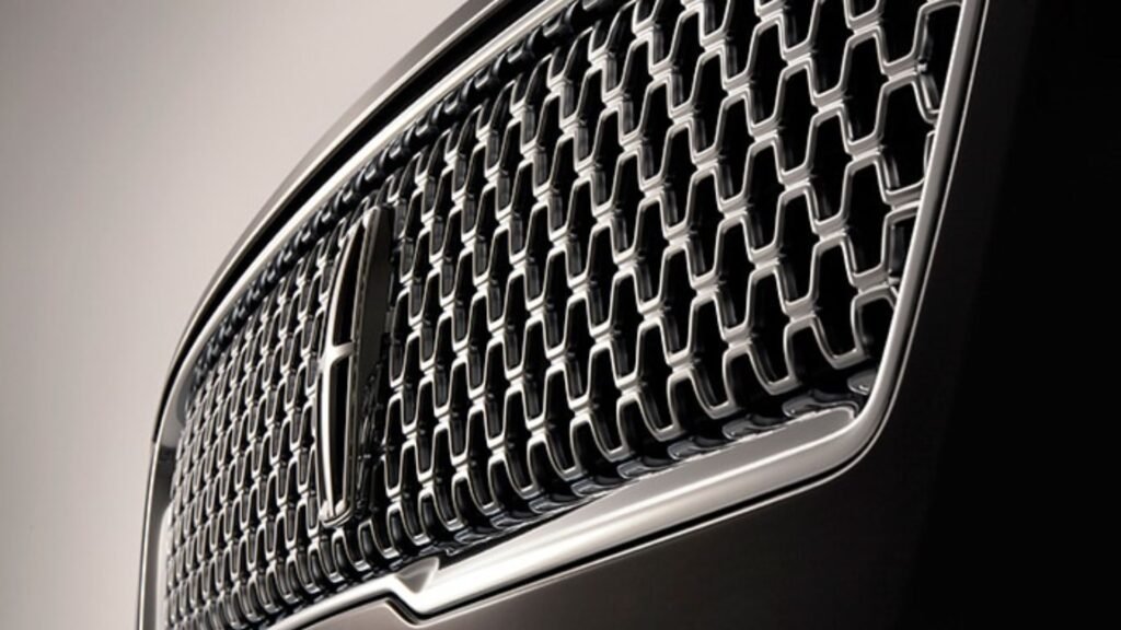 Lincoln’s 400-HP Twin-Turbo Sedan Is Quicker Than a BMW M5 – And Half the Price