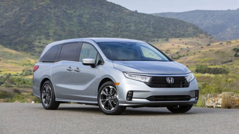 Honda Odyssey Owners Say Airbags Deployed Without A Crash