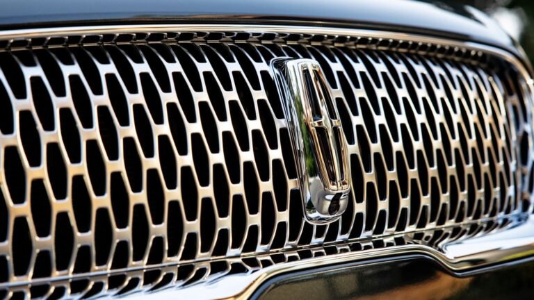 This 4-Year-Old Lincoln Is The Ultimate American Luxury SUV For Way Less Than A New BMW 3 Series