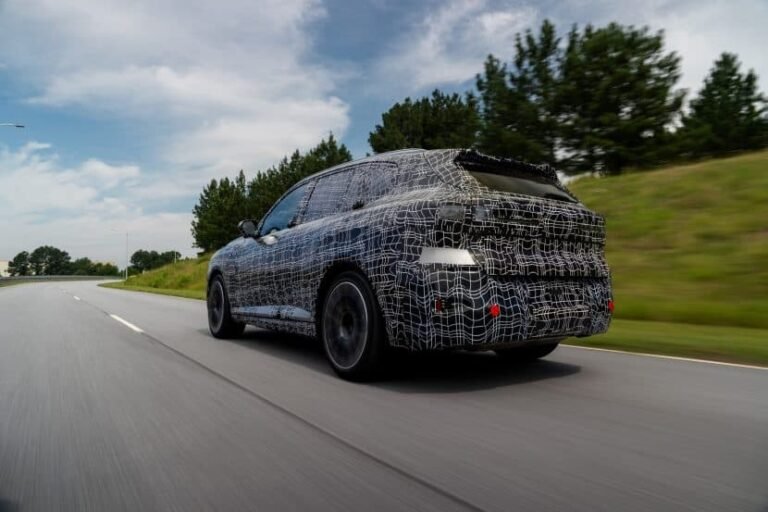 The Electric BMW iX5 Weighs Around 2,800 Kilograms