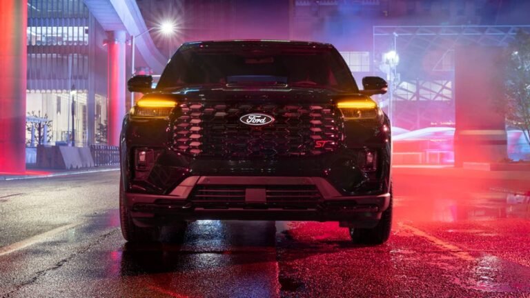 Ford's Sporty Three-Row SUV Leans Into Its Dark Side with New Sinister Package for 2027
