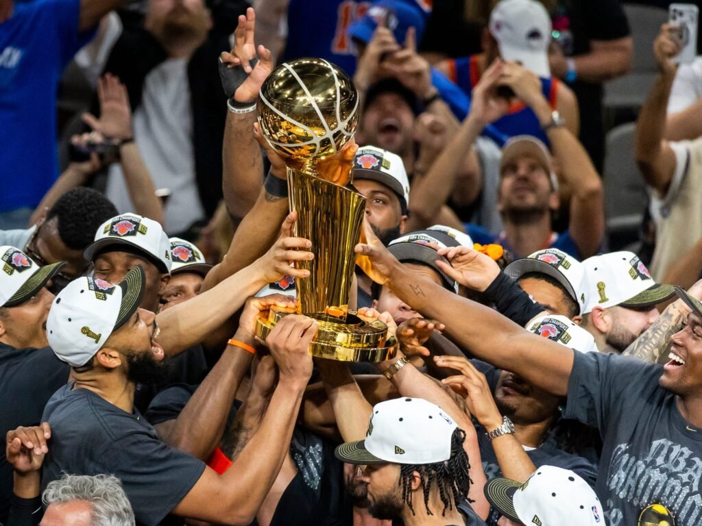 The latest NYC hustle: $100+ to hold a Knicks parade spot