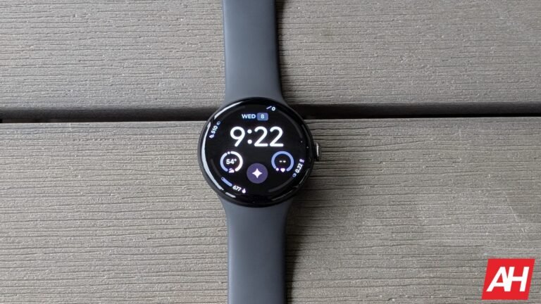 Alleged Pixel Watch 5 discovered under the sea