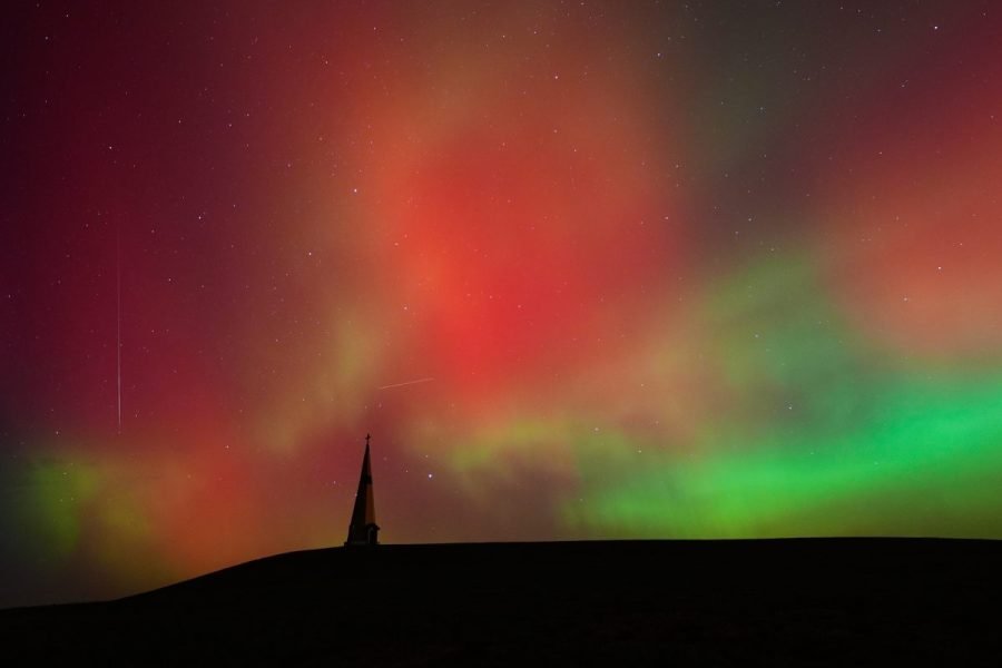 Solar flare prompts storm warnings, chance at seeing the northern lights this week