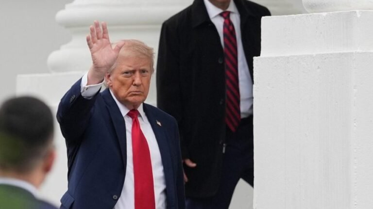 Trump knocks 'chirping' from 'political hacks' amid Iran negotiations