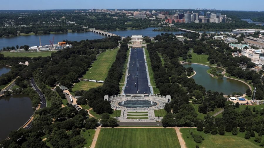 Trump teases Lincoln Memorial 'promenade'
