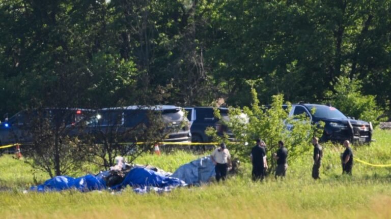 12 dead in Missouri plane crash, authorities say