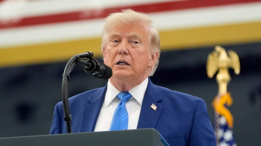 Trump says Lincoln Memorial Reflecting Pool was vandalized, defends response to algae bloom 