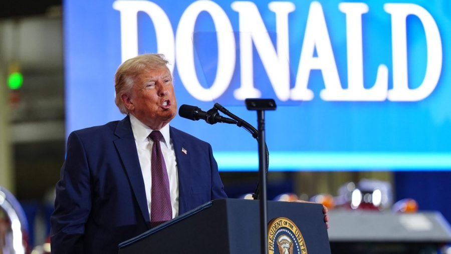 Trump touts economy, oil prices