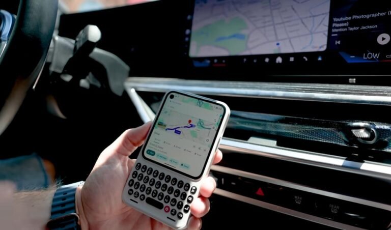 Physical Keyboards Strike Back: Hands-On Video Showcases the Clicks Communicator in Action