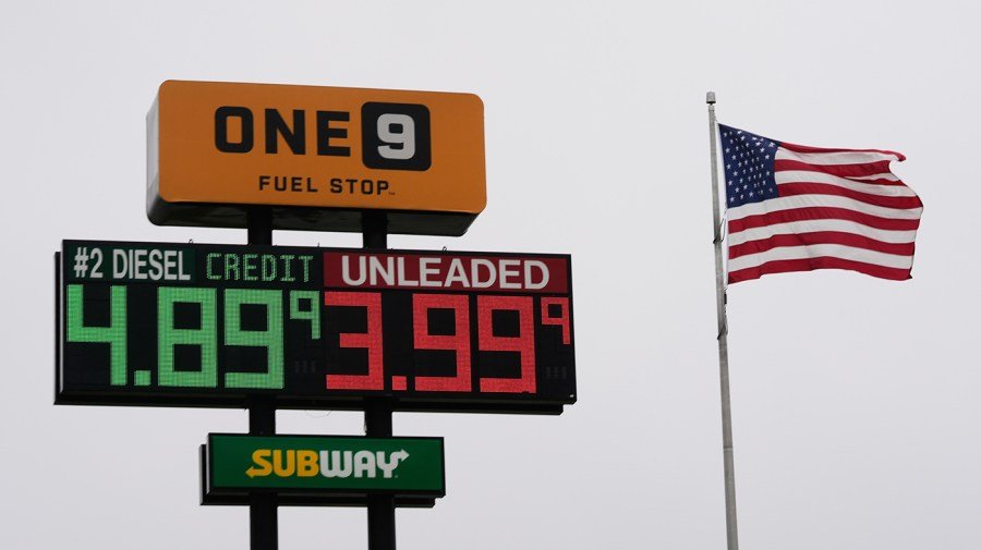 Oil is nearing prewar prices. Why hasn’t gasoline followed suit?