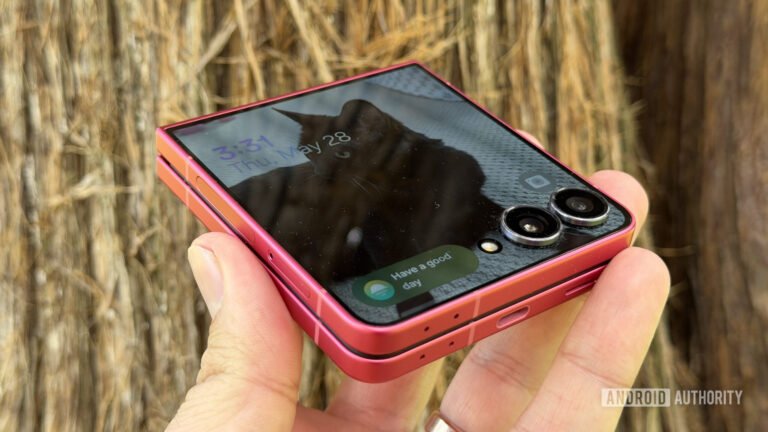 Don’t get your hopes up for this Galaxy Z Flip 8 upgrade