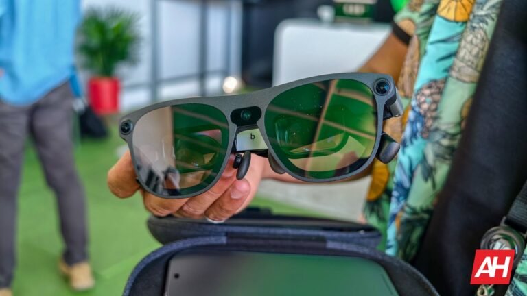 The First Device Confirmed to Use Snapdragon Reality Elite Is XREAL AURA