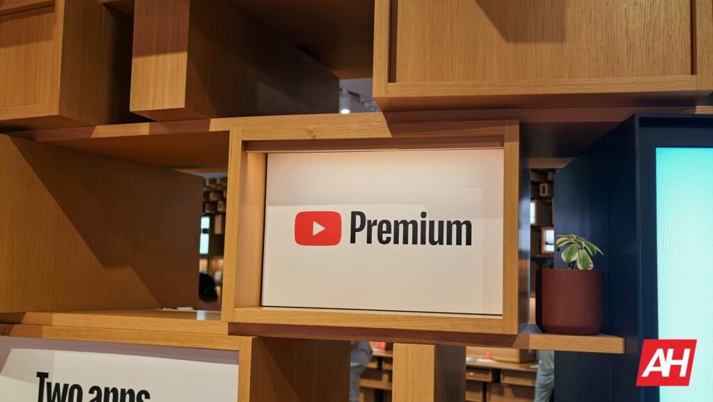 You Can Message Friends on YouTube Again, and It's Better This Time