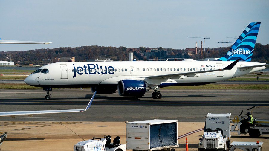 JetBlue flight reports striking drone while landing at JFK