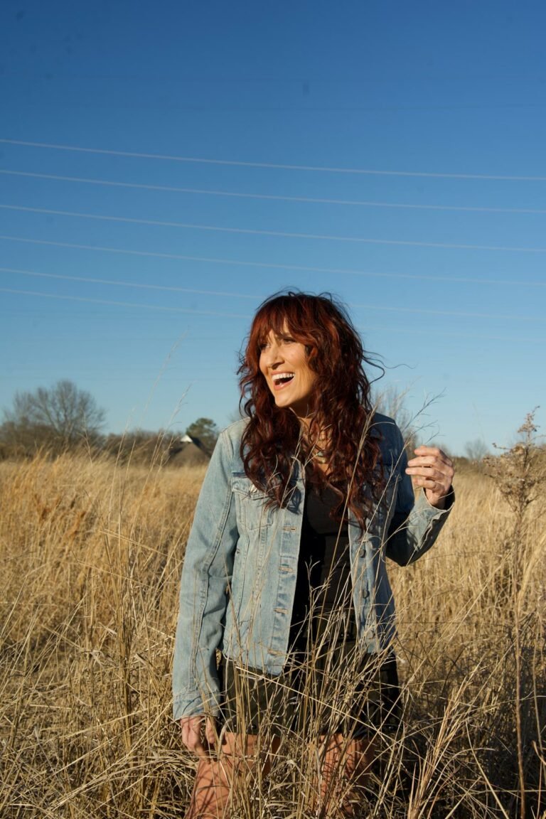 Jo Dee Messina Talks New Album 'Bridges,' Out June 5