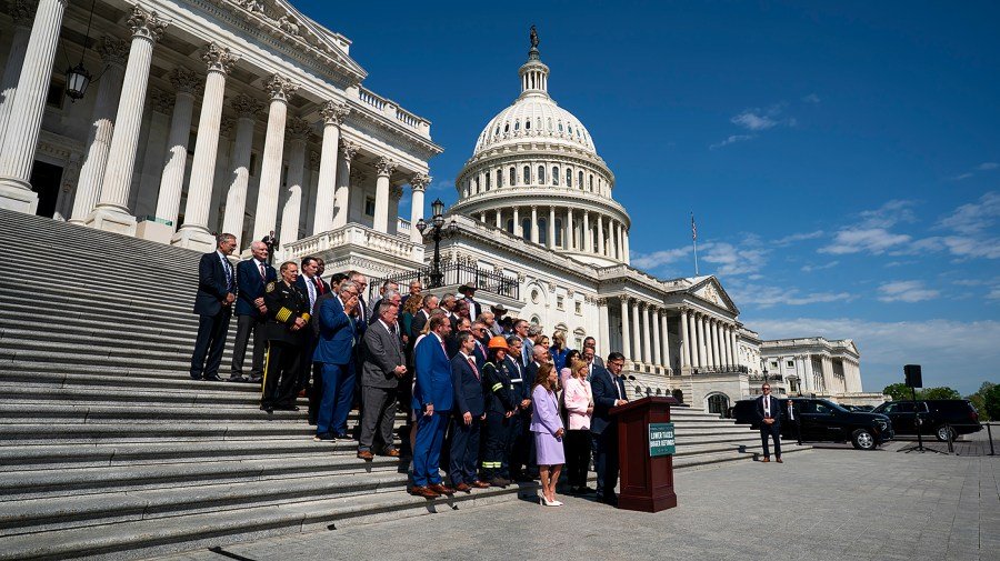 Midterm pressures threaten GOP unity