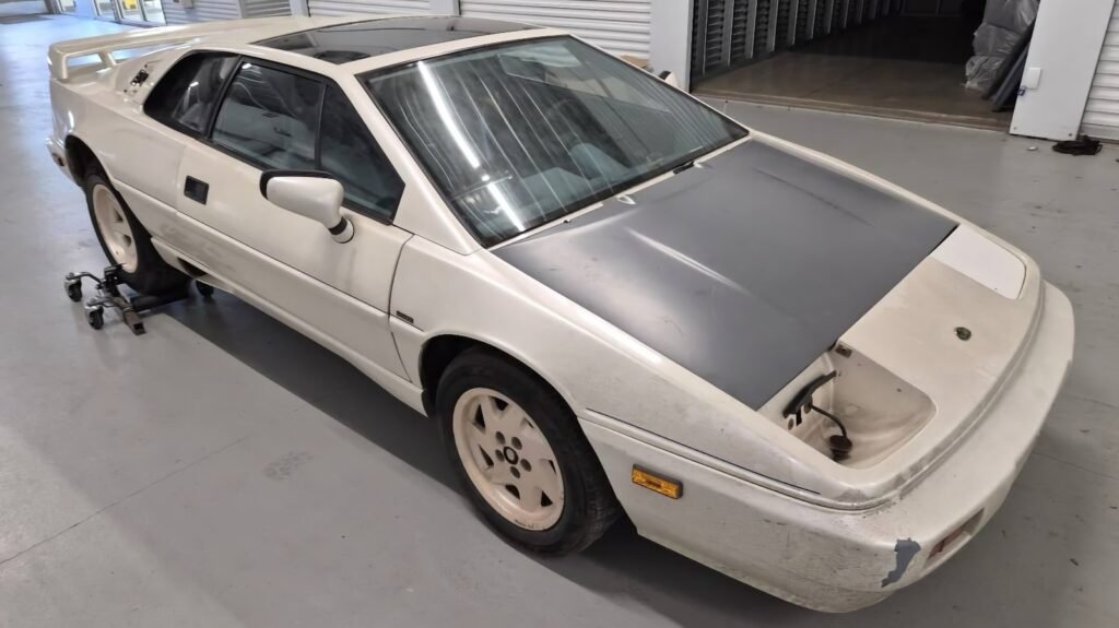 At $6,500, Is This 1988 Lotus Esprit Roller Project Packed With Potential?