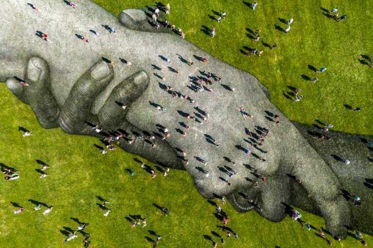 23,000-Square-Foot Clasping Arms Celebrate Community Resilience in Minneapolis