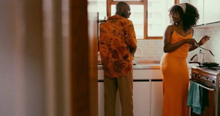 What Is "Dry Begging" In A Relationship? A Therapist Explains
