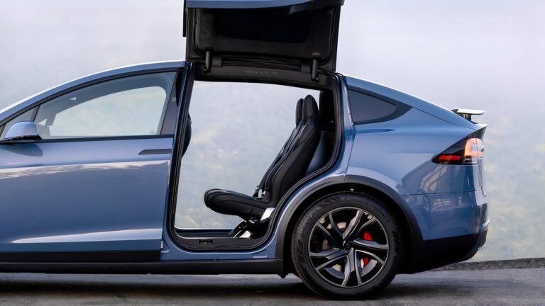 Ex-Tesla Techs Sound Alarm On Full Self Driving: They Don't Trust It