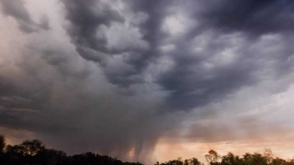 Severe Thunderstorm Warning: 1.5-inch Hail & 90 MPH Tornado Threat Hammer I-90 & I-94 Across 4-States