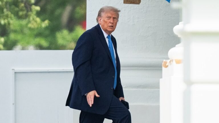 Trump launches midterm offensive against Democrats over 'communism'