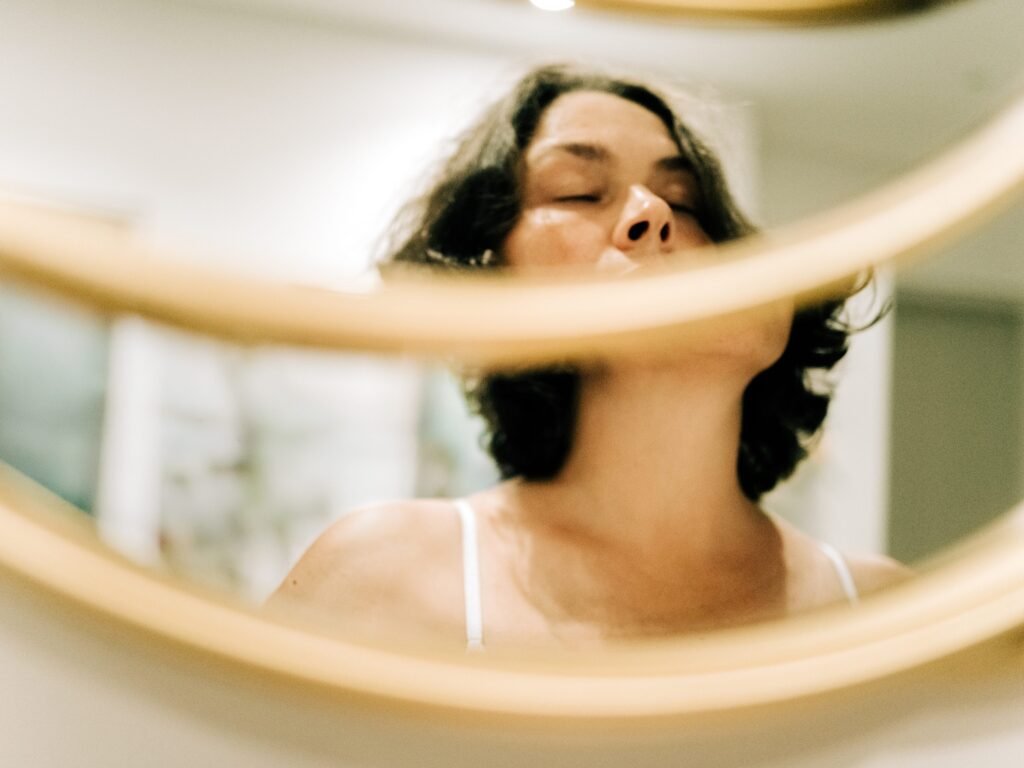 I'm a therapist who studies mental strength. Here's the 2-minute power phrase strategy to keep you strong under pressure.