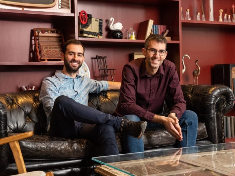 Founders who sold their startup to Cisco raise $34 million to kill IT tickets. Read their new AI startup's pitch deck.