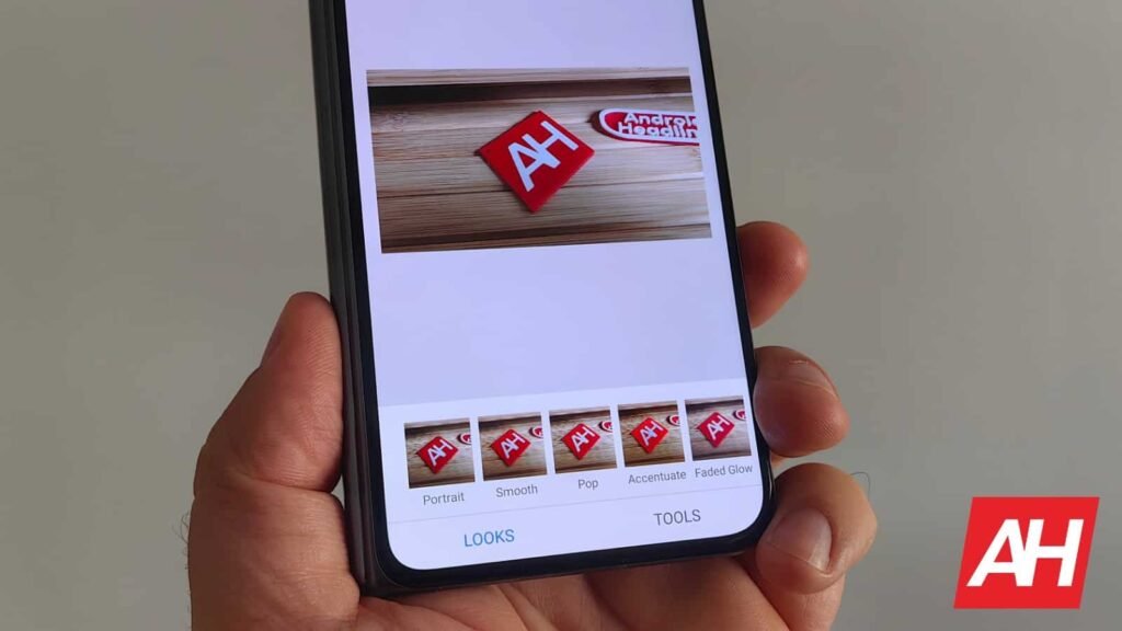 Snapseed Camera Can Now Save Your Originals on Android