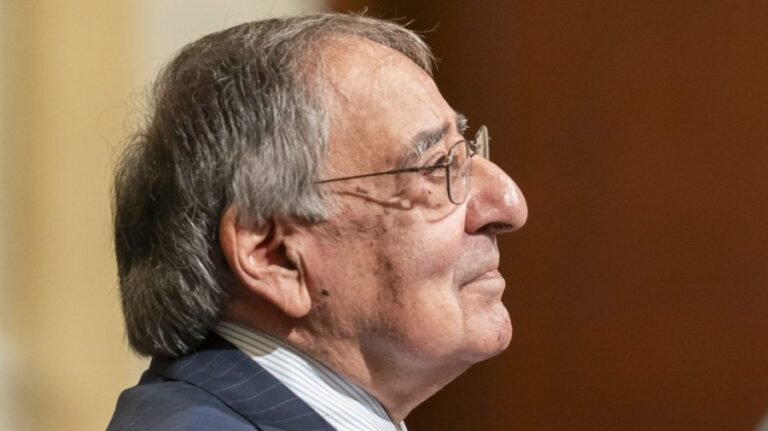 Panetta: US locked into 'unwinnable war' with Iran