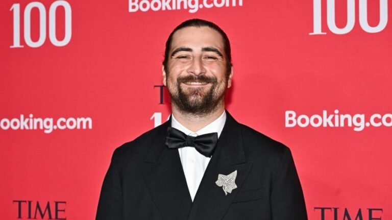 Noah Kahan hits Trump over use of song in social post: 'Would never approve'