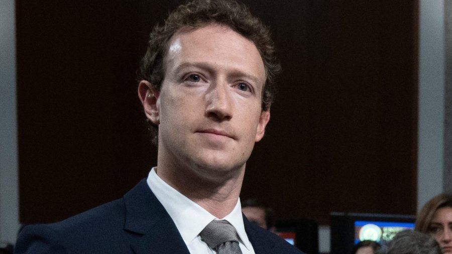 Zuckerberg knocks AI development centralization, control