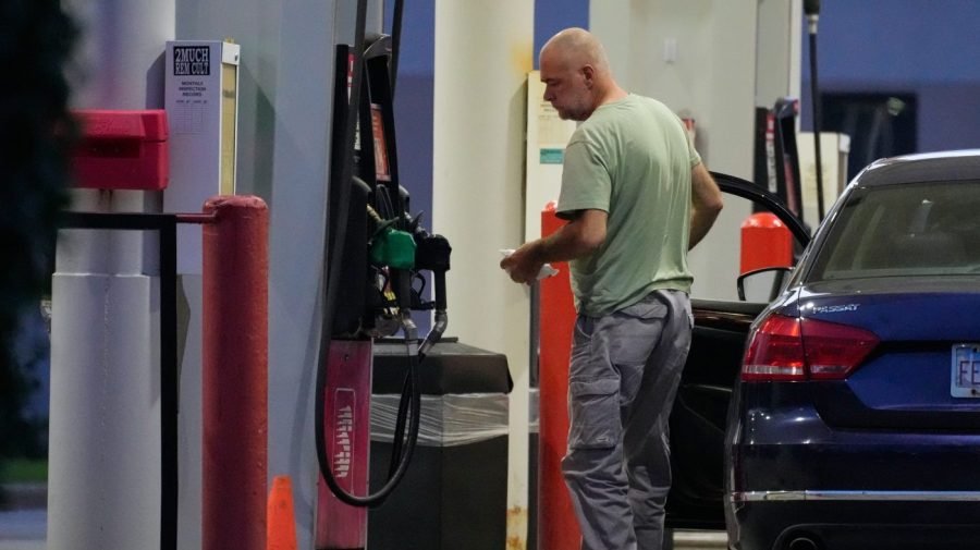 Justice Department urges states to probe possible gas price gouging