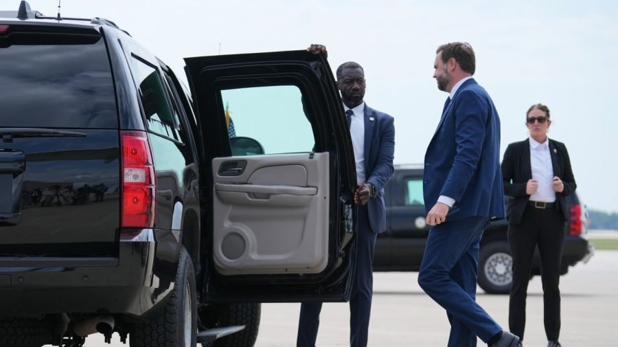 Vance detail Secret Service agent suspected of leaking information put on administrative leave