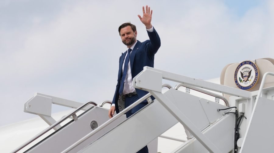 Former Trump staffer: Vance 'set up' as 'fall guy' for Iran deal